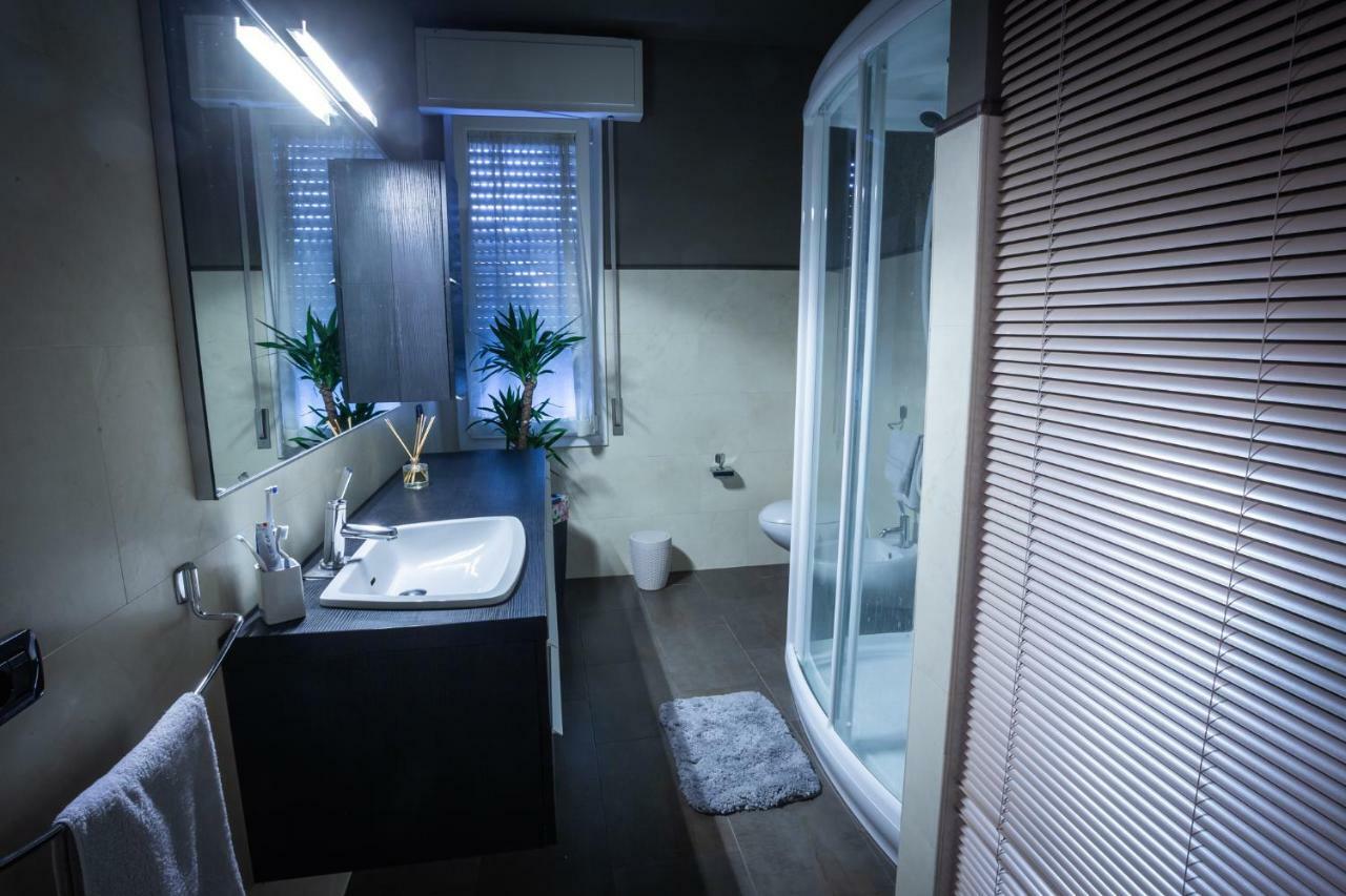 Ferienwohnung Cinematic Modern Flat, 100 mt da Ospedale Ravenna Exterior foto