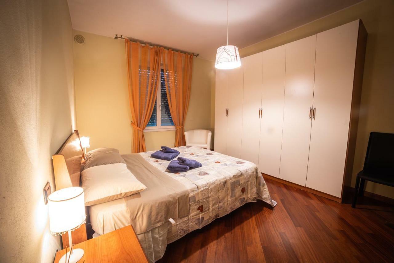 Ferienwohnung Cinematic Modern Flat, 100 mt da Ospedale Ravenna Exterior foto